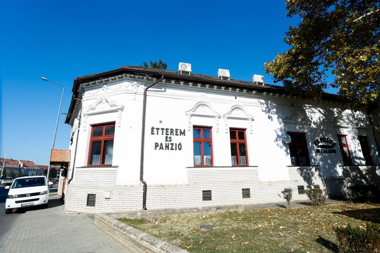 Un Pizzico Di Italiano Etterem Es Panzio Bed and Breakfast Nyíregyháza Εξωτερικό φωτογραφία